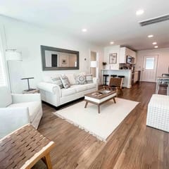 Beautiful 2BR Condo in Homewood next to SOHO