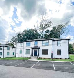 Delightful 2 BR Condo Downtown Homewood