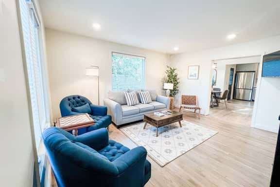 Charming 2 bedroom townhome in downtown Homewood - Image 1