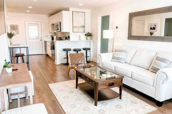Cute 2 BR Condo Downtown Homewood - Image 1