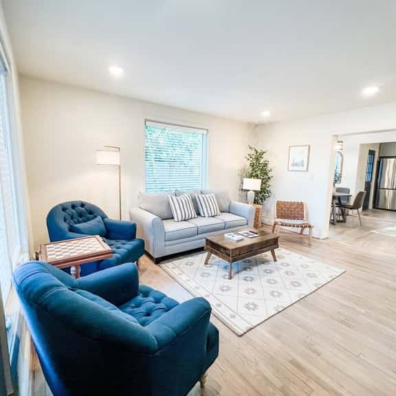 Charming 2 bedroom townhome in downtown Homewood - Image 1