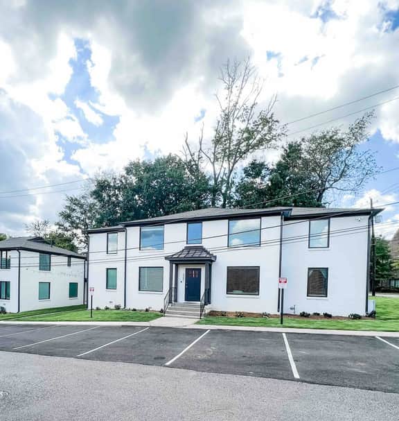 Delightful 2 BR Condo Downtown Homewood