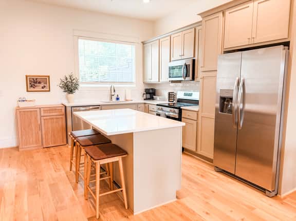 Homewood Luxury 2 Bedroom 2.5 Bath Townhome 3018 - Image 3