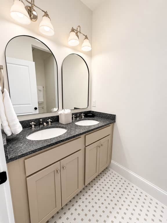 Luxury 4 Bed 4.5 Bath Townhome-3010 - Image 5