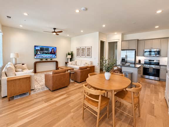 Homewood Luxury 4 BR 3.5 BA Townhome 3006 - Image 2